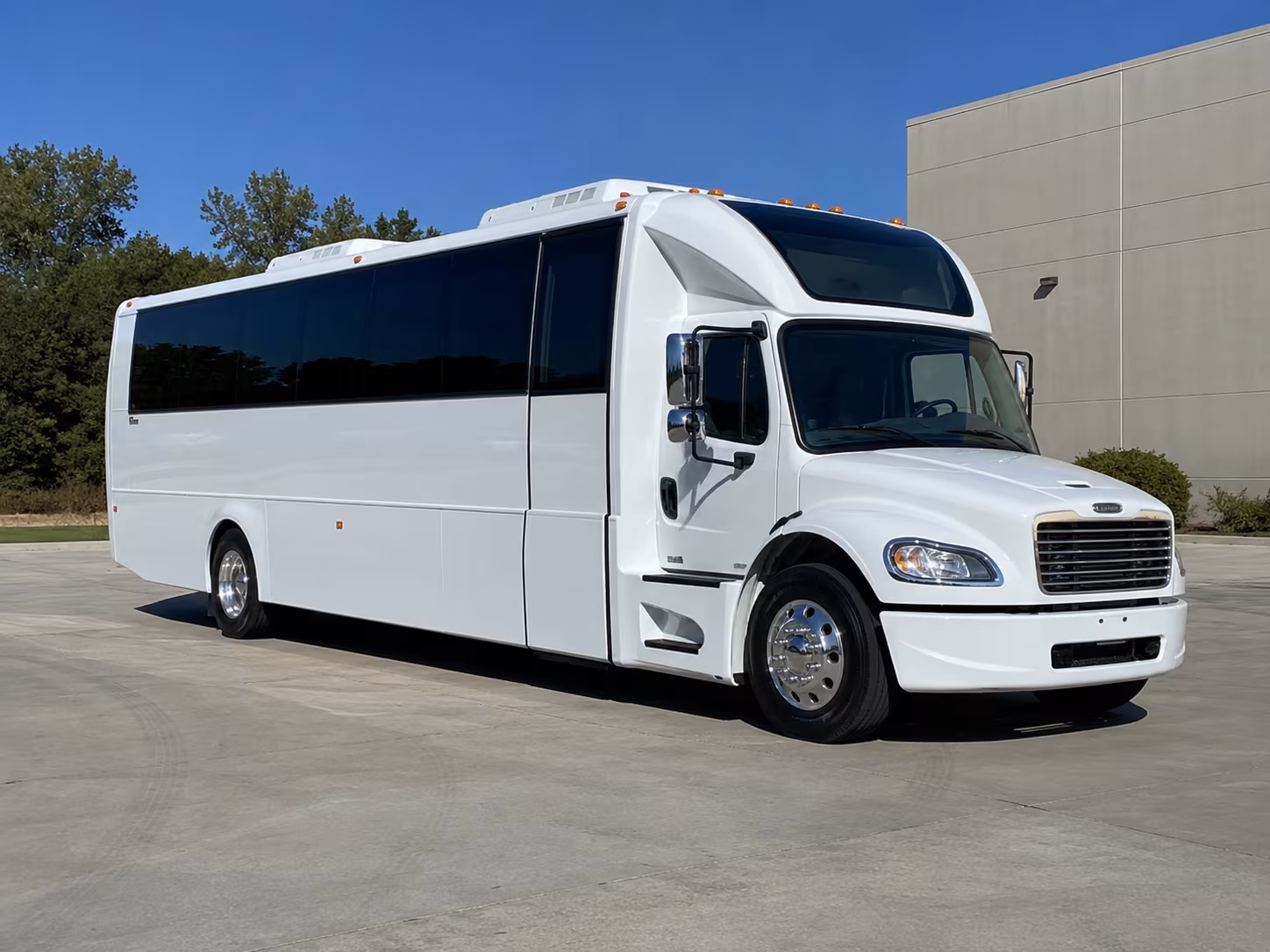 plano 28 passenger party bus